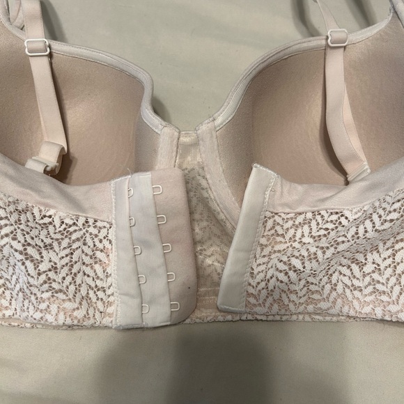 Victoria Secret Bra - Picture 2 of 5